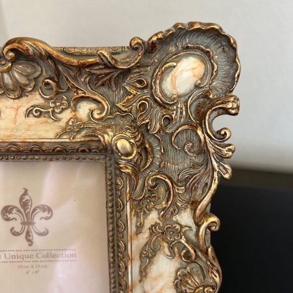 The Unique Collection Picture Frame. - Picture 2 of 6